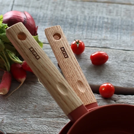 Casserole Ector Induction Aluminium Revêtu Manche En Bois 18 Cm Rouge 3 Casserole Ector Induction Aluminium Revêtu Manche En Bois 18 Cm Rouge – Image 3