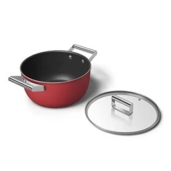 Smeg Faitout Bas Aluminium Antiadhésif 24 Cm Rouge Mat Avec Couvercle Verre Trempé 5 Smeg Faitout Bas Aluminium Antiadhésif 24 Cm Rouge Mat Avec Couvercle Verre Trempé -Cuisine À Domicile 133003 2 1 Faitout bas aluminium antiadhesif 24 cm rouge mat avec couvercle verre trempe Smeg