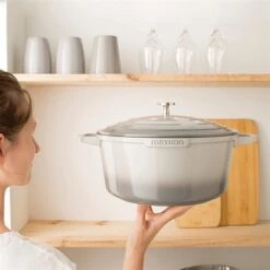 Cocotte Légère Ronde En Fonte D’aluminium 28 Cm 6,7 L Rouge 5 Cocotte Légère Ronde En Fonte D’aluminium 28 Cm 6,7 L Rouge -Cuisine À Domicile 203007 2 3 Cocotte legere ronde en fonte d aluminium 28 cm 6 7 L rouge Mathon