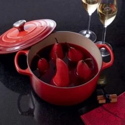 Le Creuset Cocotte Fonte Rond 24 Cm Cerise 7 Le Creuset Cocotte Fonte Rond 24 Cm Cerise -Cuisine À Domicile 213179 2 3 Cocotte fonte rond 24 cm cerise Le Creuset