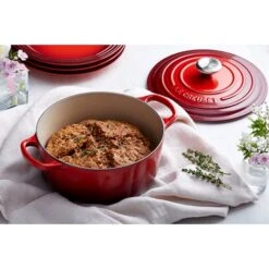 Le Creuset Cocotte Fonte Rond 26 Cm Cerise 8 Le Creuset Cocotte Fonte Rond 26 Cm Cerise -Cuisine À Domicile 213184 3 3 Cocotte fonte rond 26 cm cerise Le Creuset