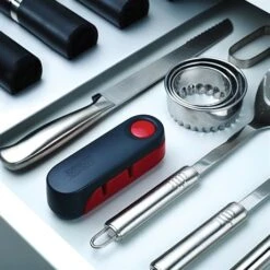 Joseph Joseph Aiguiseur à Couteau Pliant Rota -Cuisine À Domicile 453000 3 1 Aiguiseur a couteau pliant Rota Joseph Joseph