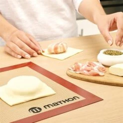 Lot Entonnoir à Piston Pro En Inox Et Tapis De Cuisson -Cuisine À Domicile 519073 2 1 Lot Entonnoir a piston pro en inox et tapis de cuisson Mathon