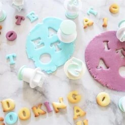 Emporte-pièces Lettres Et Chiffres 5 Emporte-pièces Lettres Et Chiffres -Cuisine À Domicile 560023 2 2 Emporte pieces lettres et chiffres Scrapcooking