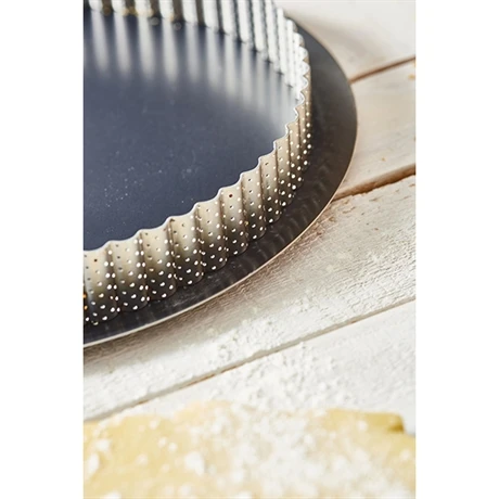 De Buyer Cercle à Tarte Perforé Cannelé Acier Inoxydable 24 Cm 3 De Buyer Cercle à Tarte Perforé Cannelé Acier Inoxydable 24 Cm – Image 3