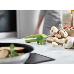 Joseph Joseph Presse-ail Lame D'essuie-glace CleanForce 8 Joseph Joseph Presse-ail Lame D'essuie-glace CleanForce -Cuisine À Domicile 606037 3 1 Presse ail lame d essuie glace CleanForce Joseph Joseph