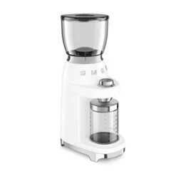 Smeg Broyeur à Café Blanc 150 W CGF01WHEU -Cuisine À Domicile 700037 1 1 Broyeur a cafe Blanc 150 W CGF01WHEU Smeg