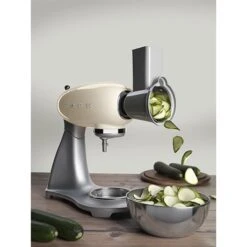 Smeg Tranchoir Et Râpe à Cylindres SMSG01 Pour Robot Sur Socle -Cuisine À Domicile 720058 3 1 Tranchoir et rape a cylindres SMSG01 pour robot sur socle Smeg