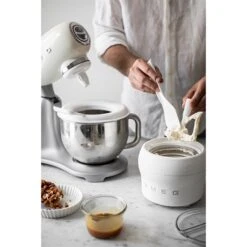 Smeg Sorbetière SMIC01 Pour Robot Sur Socle 7 Smeg Sorbetière SMIC01 Pour Robot Sur Socle -Cuisine À Domicile 720059 2 1 Sorbetiere SMIC01 pour robot sur socle Smeg