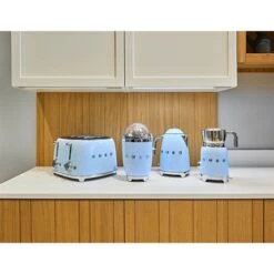 Smeg Presse-agrumes électrique Bleu Azur 70 W CJF01PBEU 7 Smeg Presse-agrumes électrique Bleu Azur 70 W CJF01PBEU -Cuisine À Domicile 728026 3 1 Presse agrumes electrique bleu azur 70 W CJF01PBEU Smeg