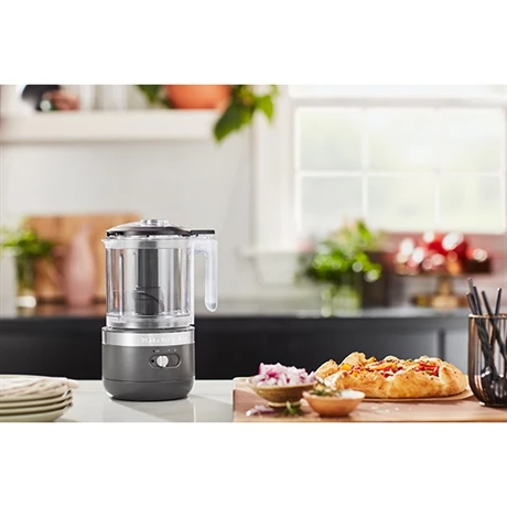 KitchenAid Hachoir électrique Sans Fil 2 Vitesses 1,18 L Gris Mat 5KFCB519EDG 4 KitchenAid Hachoir électrique Sans Fil 2 Vitesses 1,18 L Gris Mat 5KFCB519EDG – Image 4